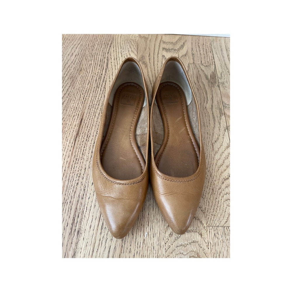 Frye tan flats